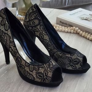 Deb sz 8.5  Black Lace 4" Heels